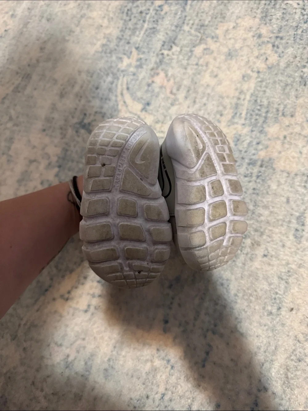 Nike easy slip